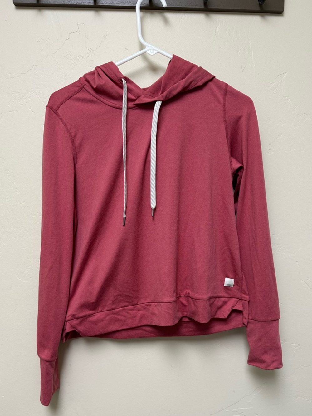 Long Sleeve vuori halo Hooded Pullover Top in Dusty Rose